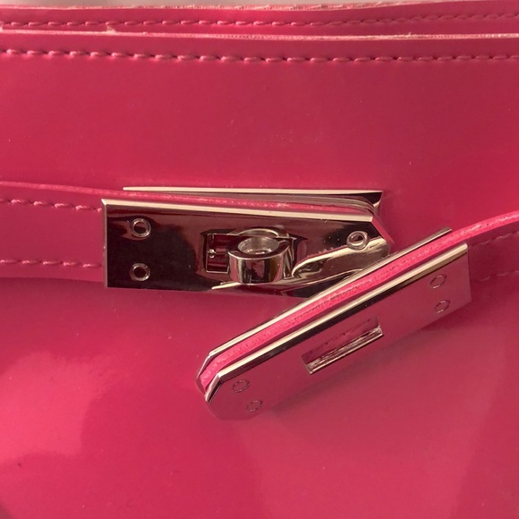 Joan Rivers Pink Large Shiny Purse - Picture 3 of 8